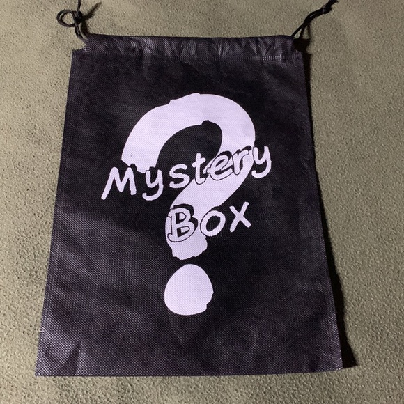 2 Mystery Box bags. 2 sizes. L approx 11 1/2 x 16. S approx 9 1/2 x 13 1/2 - Picture 4 of 9